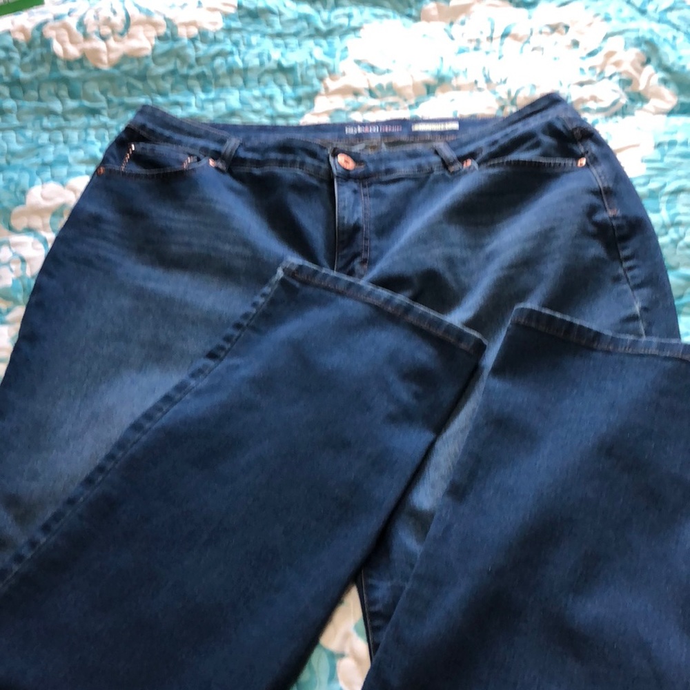 EUC Straight leg jeans with ‘bling’ on pockets